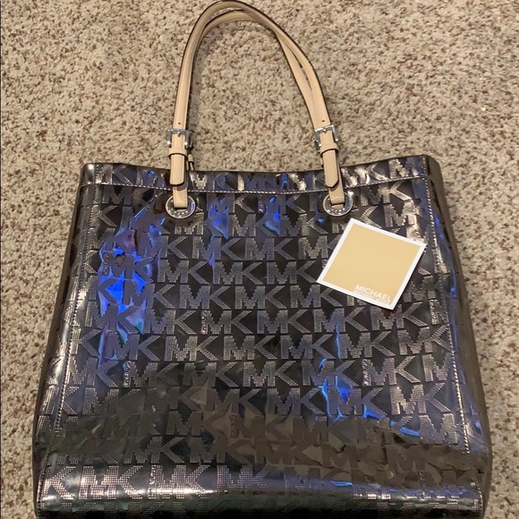 MICHAEL Michael Kors Handbags - LIKE NEW 🖤 MK Michael Kors tote 🖤